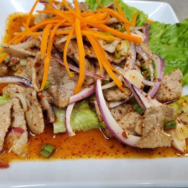 S10 Yum Nua (Spicy Beef Salad).
