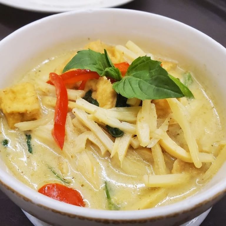 Delicious Curry Creations: Thai, Burmese, and More